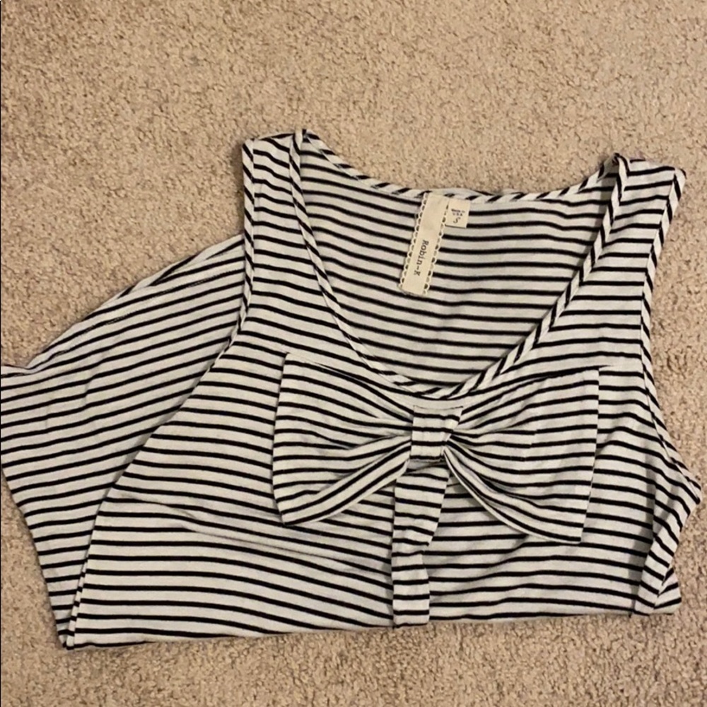 Cute black and white striped top